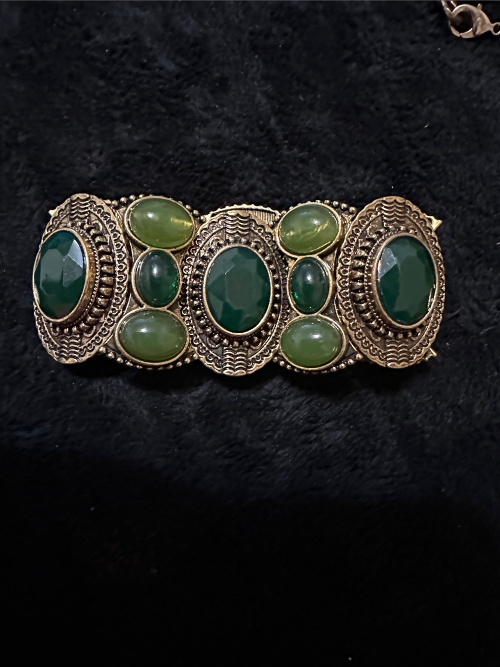 Gold-Tone Green Gemstone STATEMENT BRACELET Comfy STRETCH ON/OFF